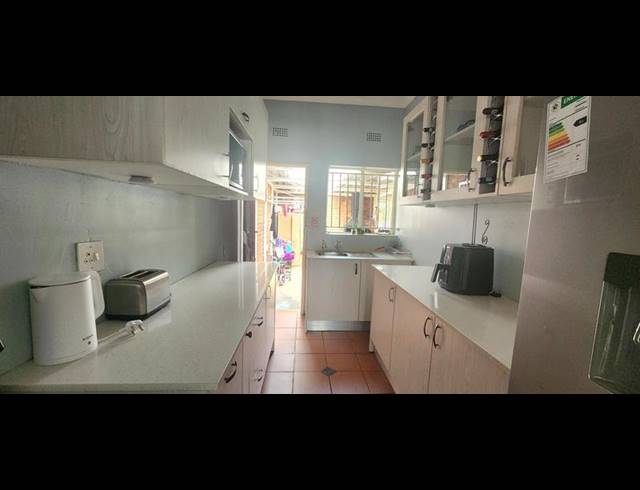 3 BEDROOM TOWNHOUSE FOR SALE IN BOKSBURG SOUTH
